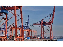 起重機(jī)面對(duì)臺(tái)風(fēng)來(lái)臨有什么措施