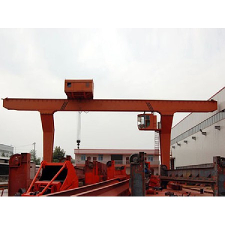 通用門式起重機(jī)2