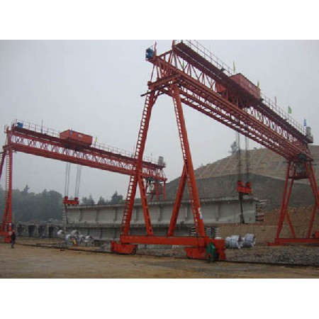 通用門式起重機10